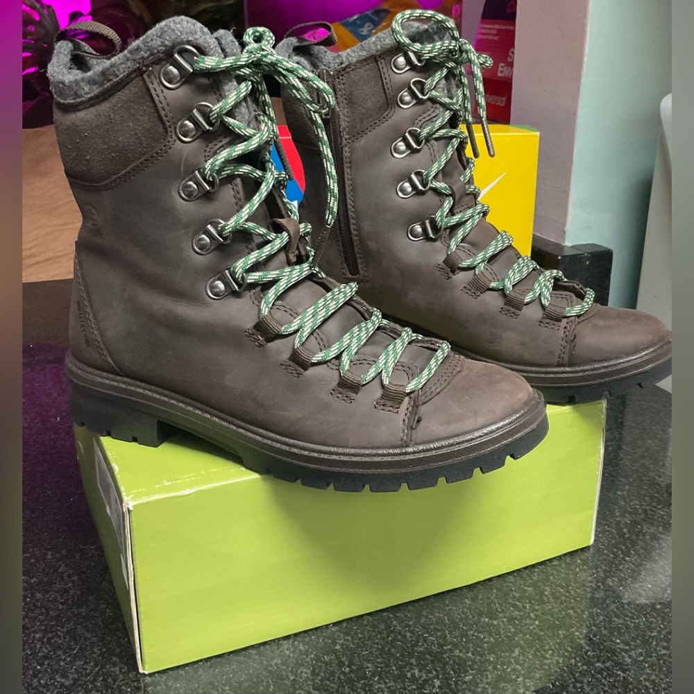 Woman’s rogue hiker boots
